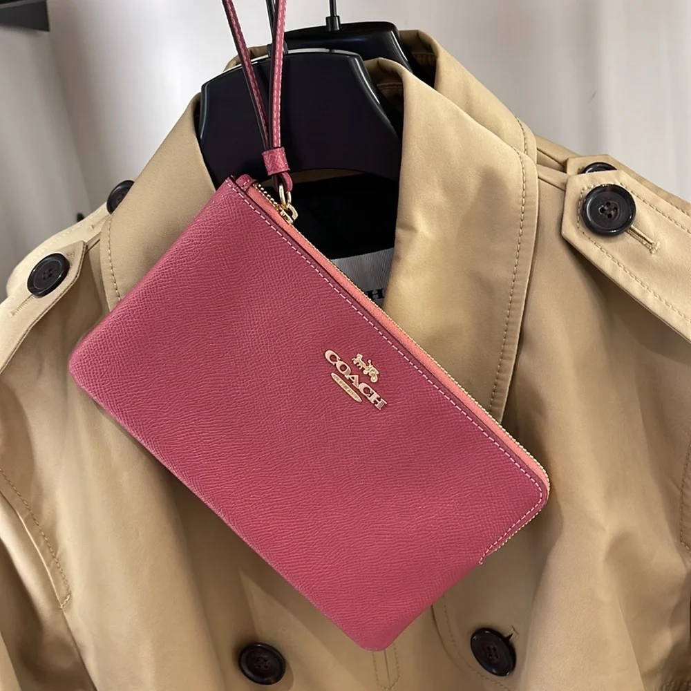 Coach Large Corner Zip Wristlet IM/Rouge